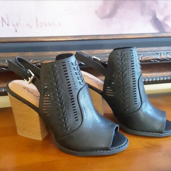 *1 Left!* NWOT BOUTIQUE | Slingback Sandal Booties - Picture 6 of 7
